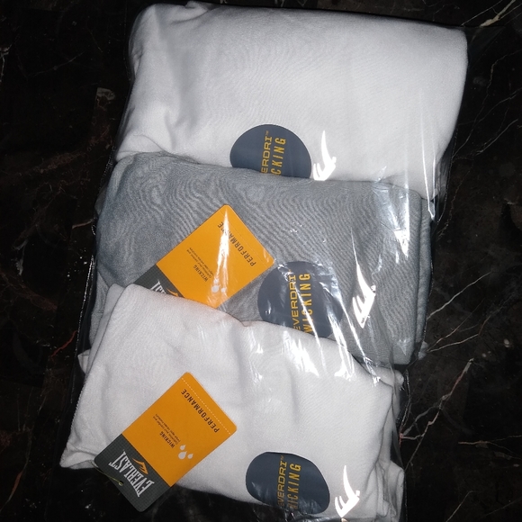 🎉1 Hr Sale🎉Everlast🌵NWT💕3 PK White/Gray Tees - Picture 5 of 10